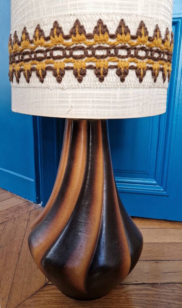 Lampe vintage de caractère avec abat-jour d’époque h 132cm