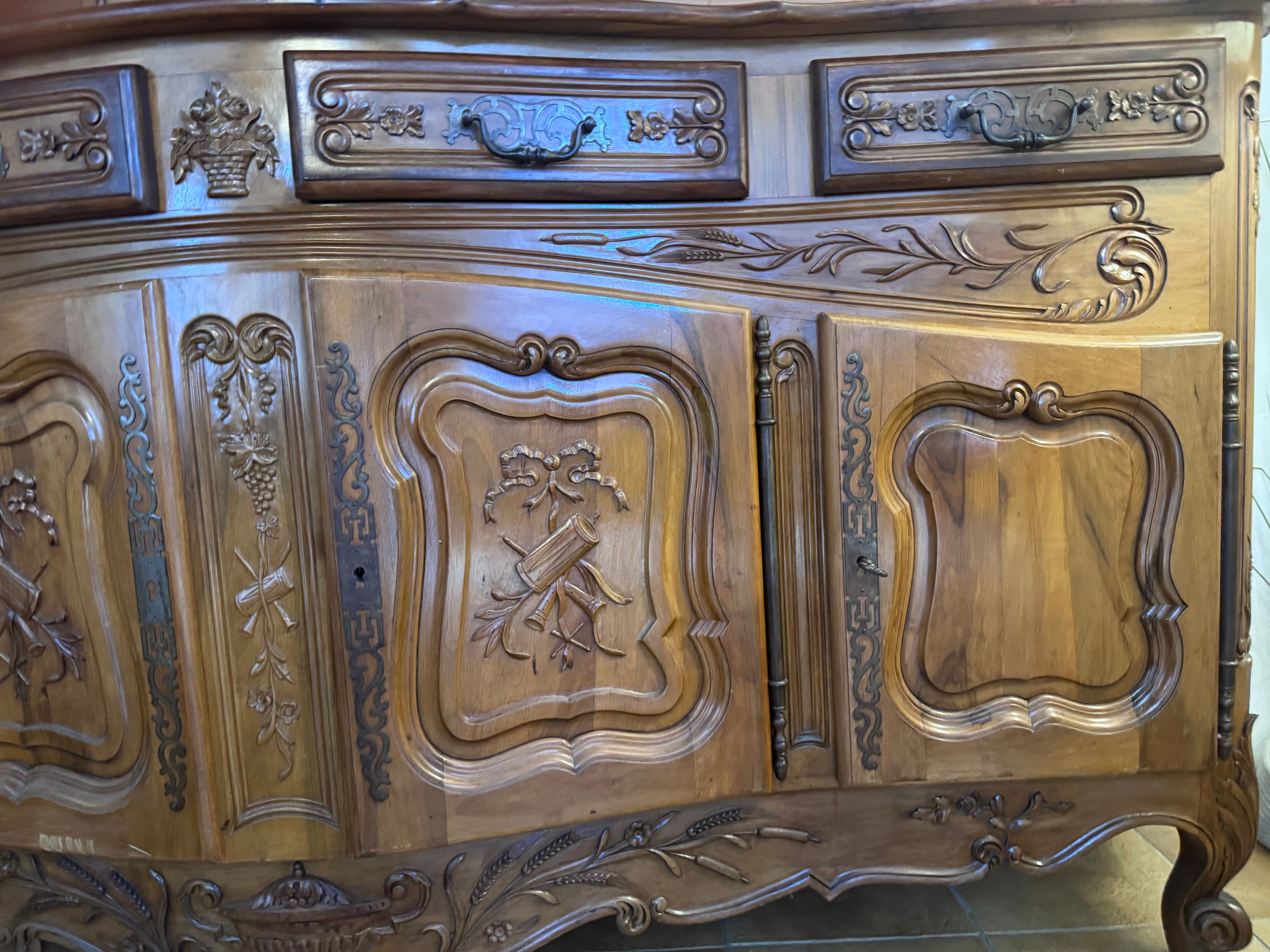 Carved solid walnut sliding buffet – Louis XV style