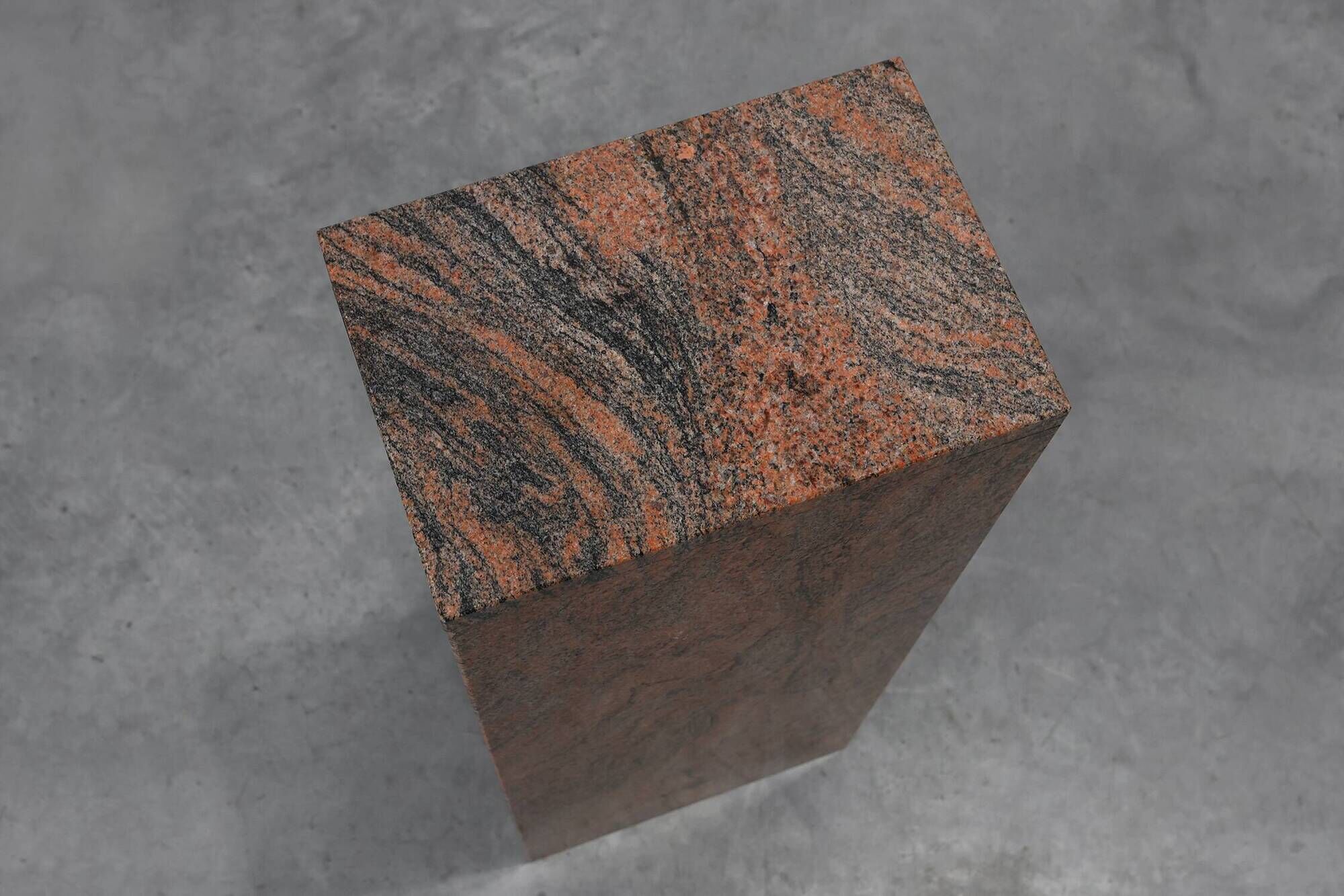 Rectangular red granite pedestal, Belgium, 20th century