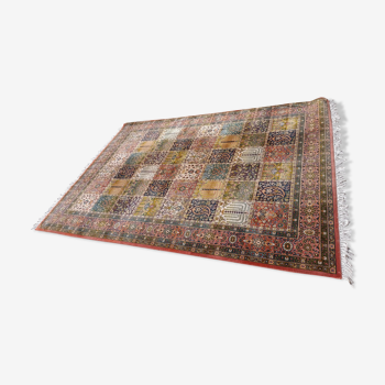 Tapis motifs orientaux en laine vierge fond saumon, 285x195 cm