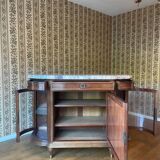 Meuble d’appui Louis XVI en bois précieux, marbre et vitrine – Haentgès Frè
