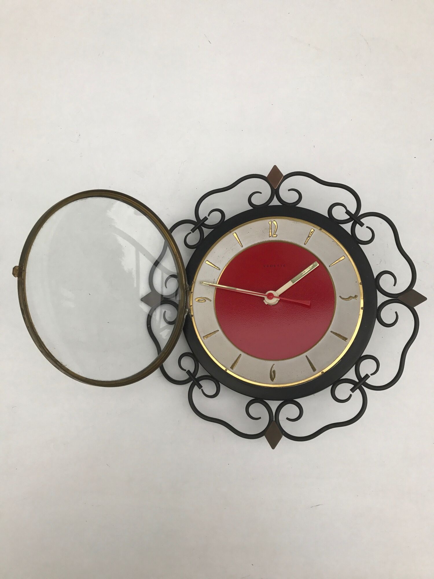 Pendulum clock old featured in metal and vintage copper spikes