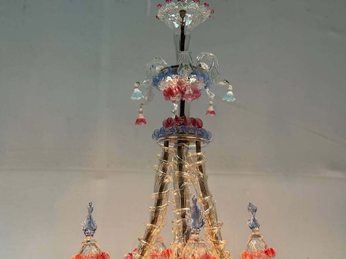 Rezzonico Venetian chandelier in colorless, blue and red Murano glass, circa