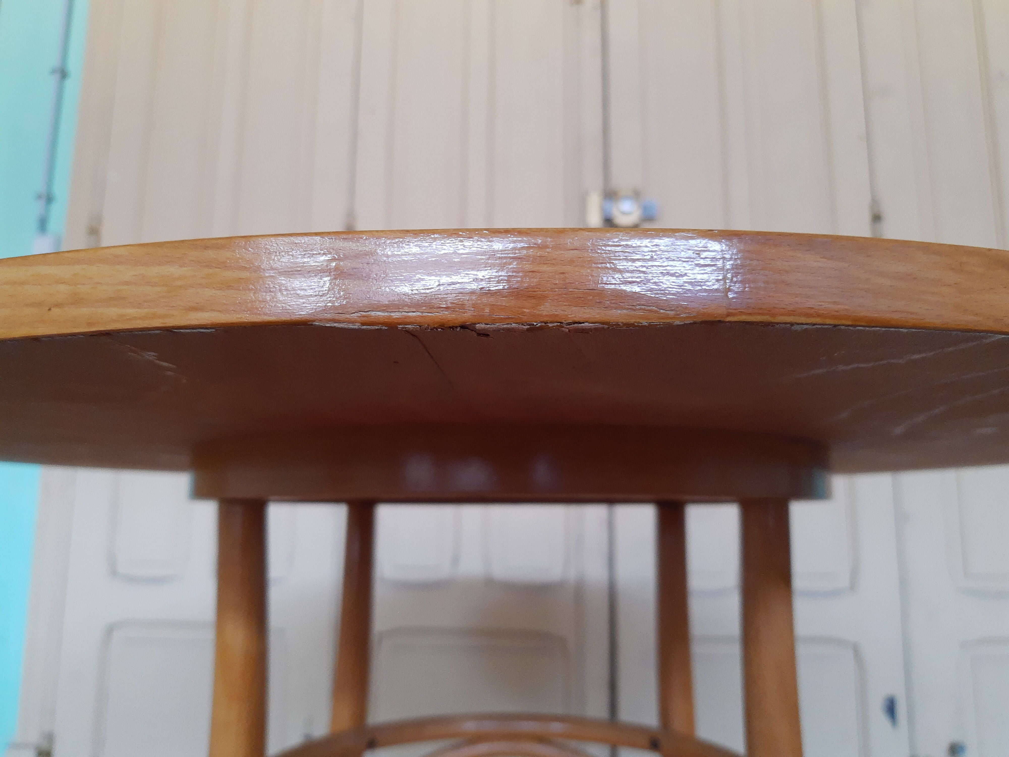 Round dining table vintage curved wooden foot