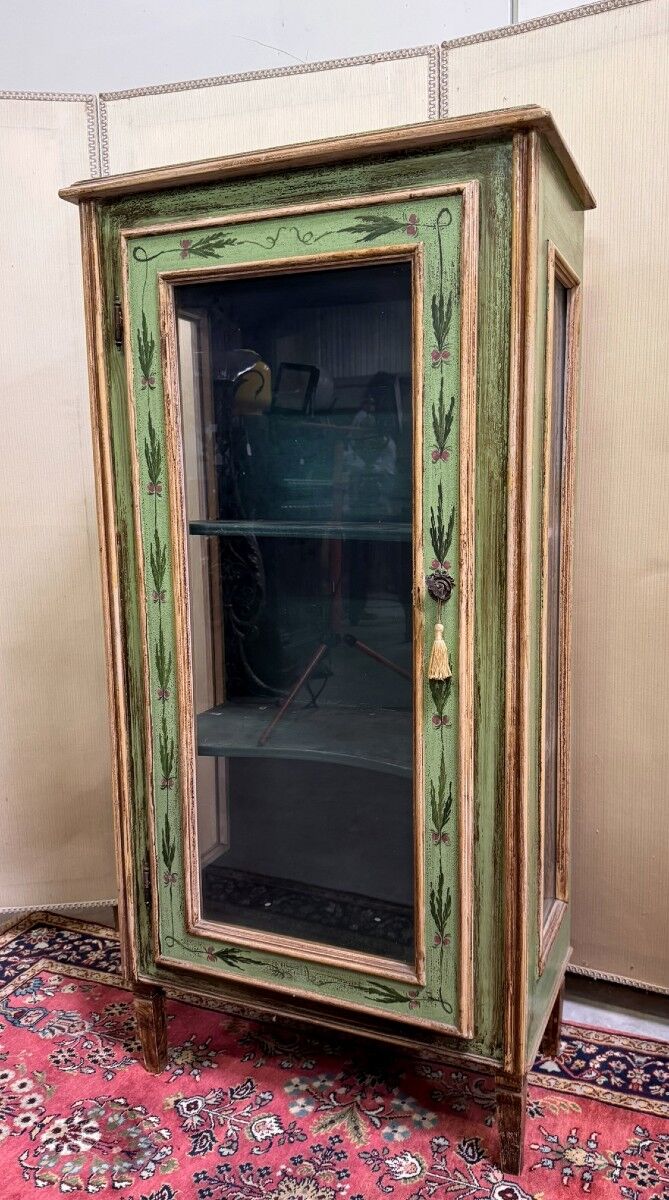 Venetian display cabinet in painted wood