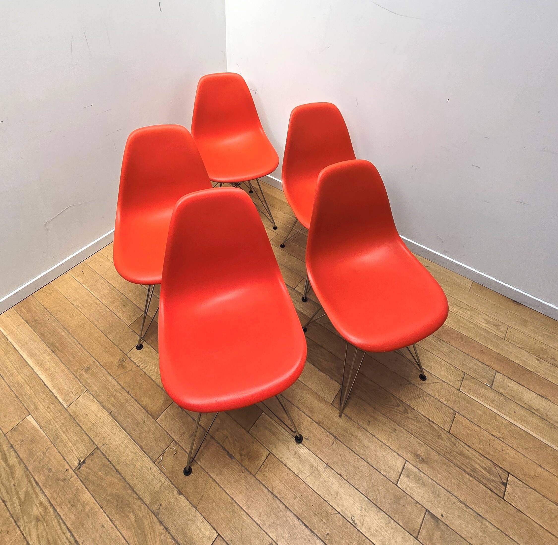 Suite de 5 chaises DSR, Charles & Ray Eames