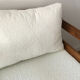Fauteuil bois et tissu bouclette blanc crème