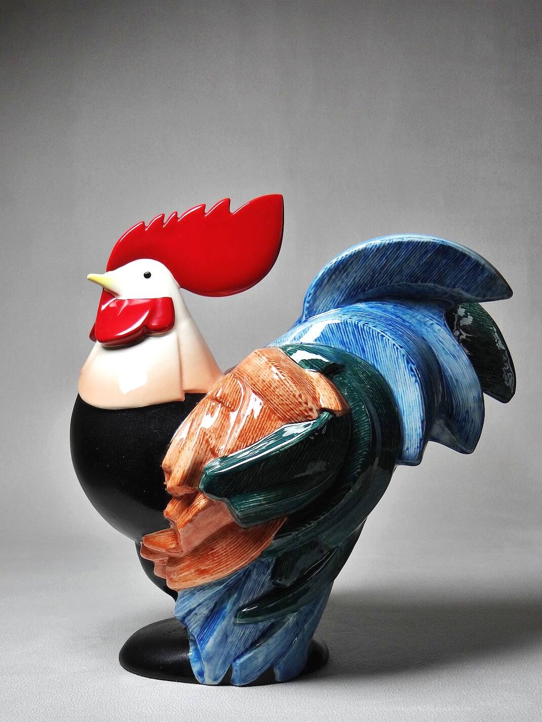 Polychrome porcelain rooster subject Hahn Georges Selim for Goebel Germany 1984