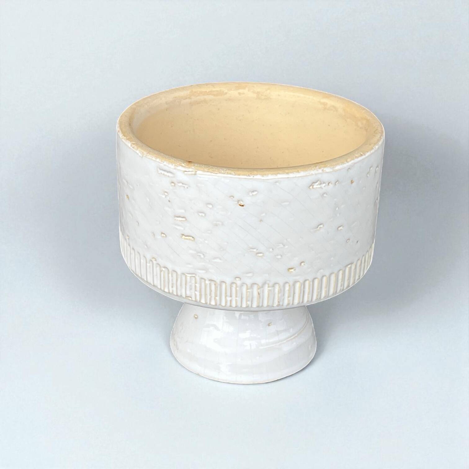 White ceramic bowl in modernist Scandinavian design, 60 planter.