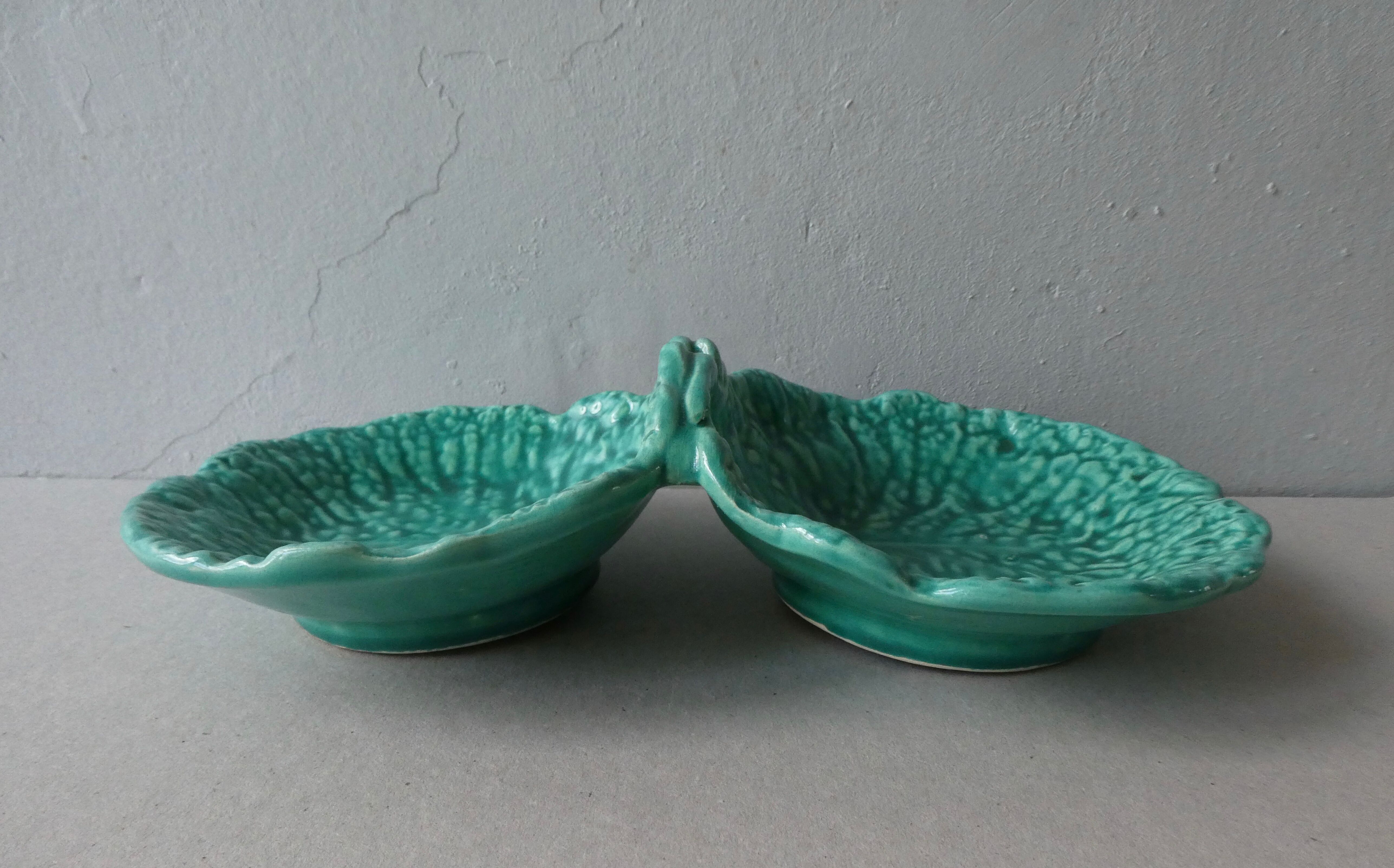 Double ceramic cups shape cabbage leaves