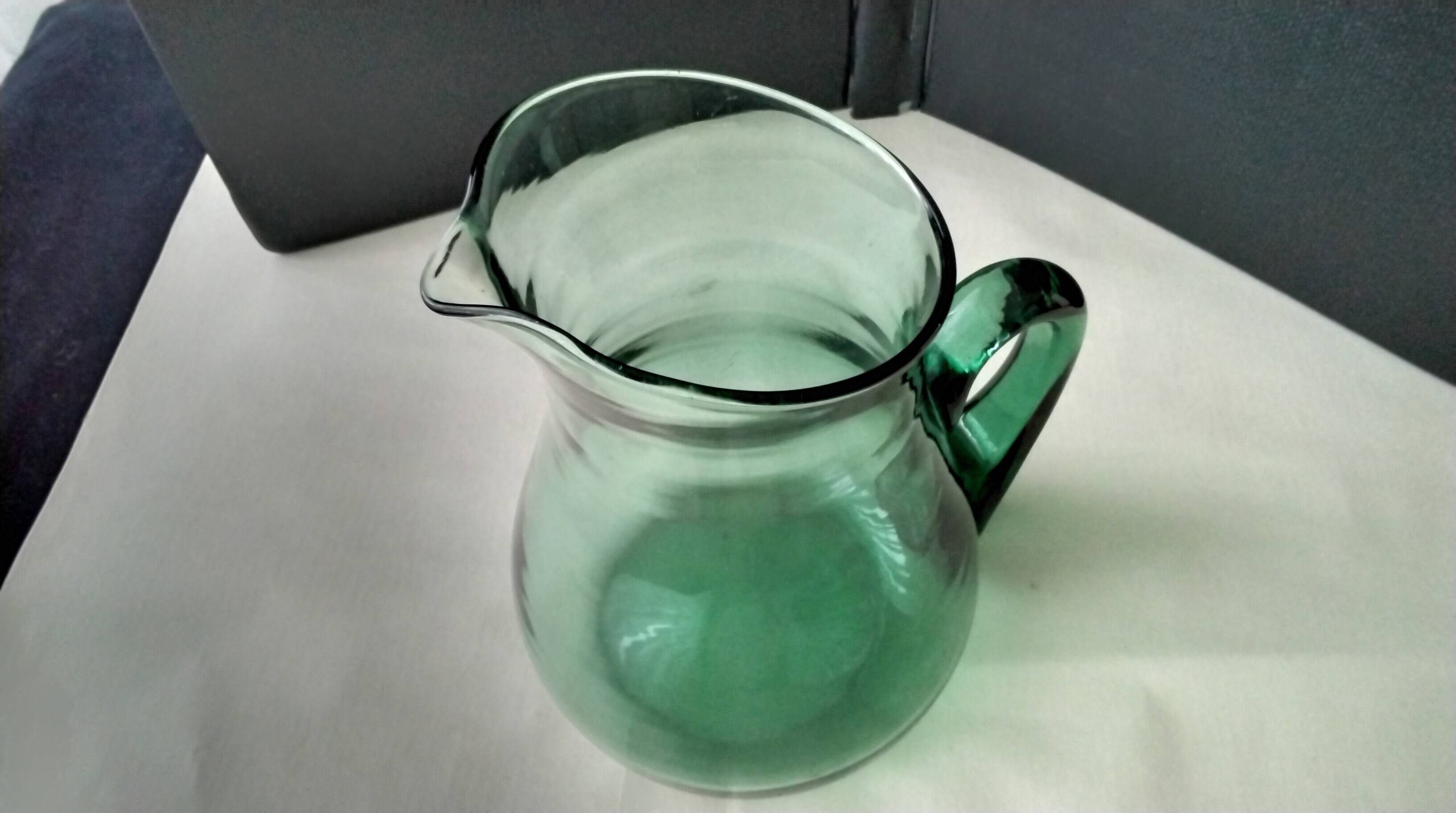 Carafe , pichet , broc à eau en verre soufflé 1.4 L