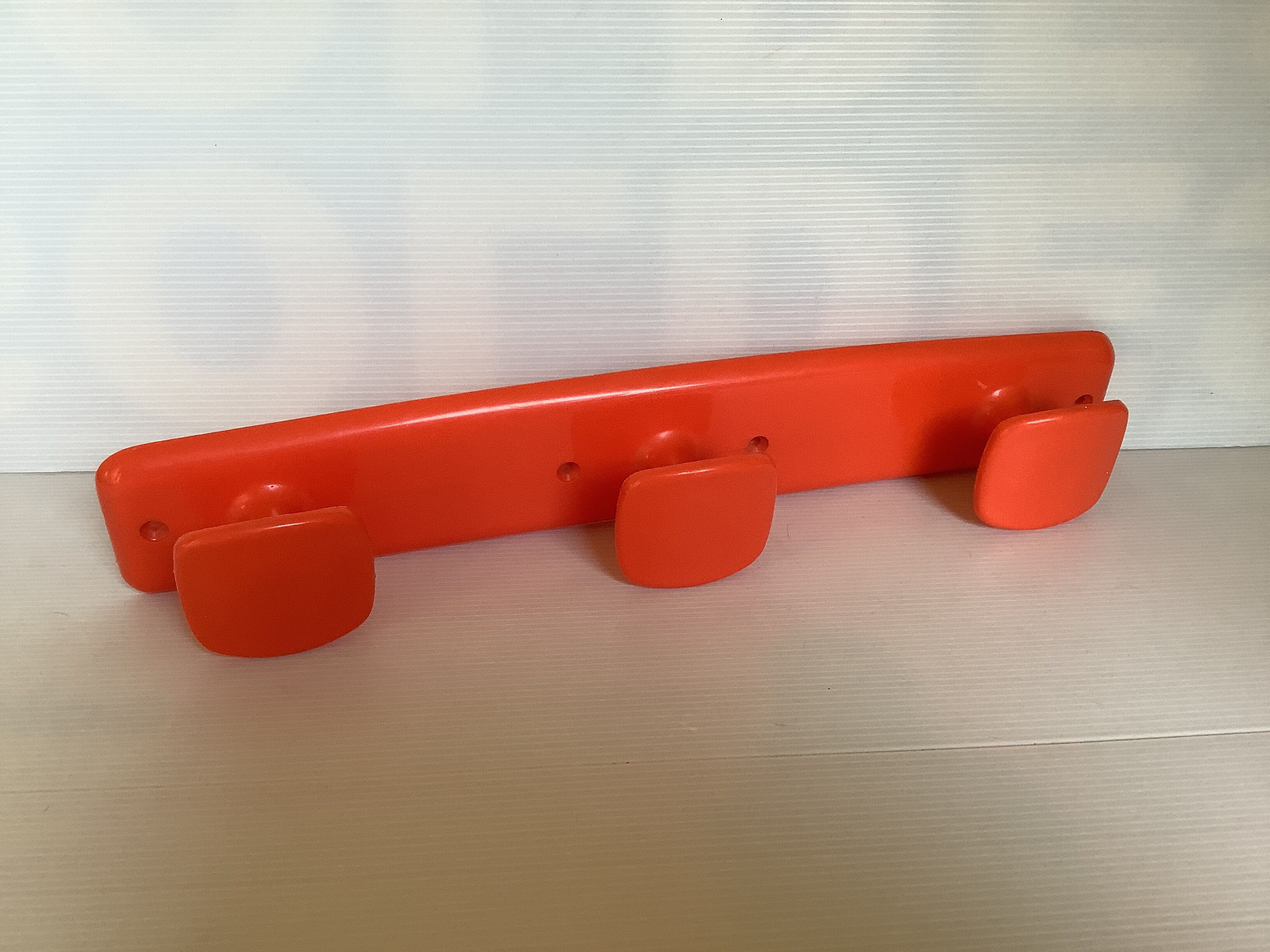 Porte manteau mural orange syla 3 patères année 70