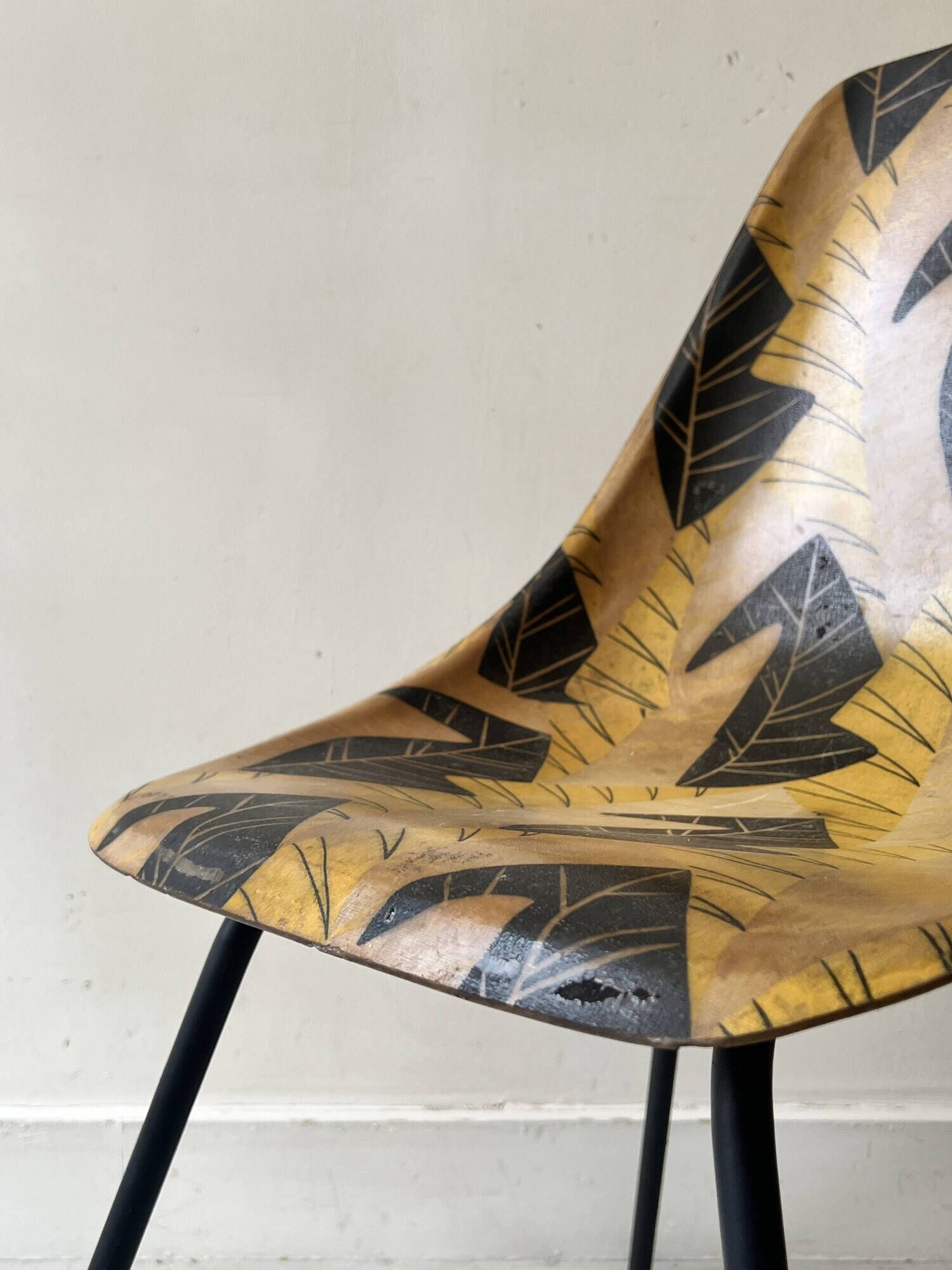 Chair in fibreglass and metal by René-Jean Caillette, stork design, 1950.
