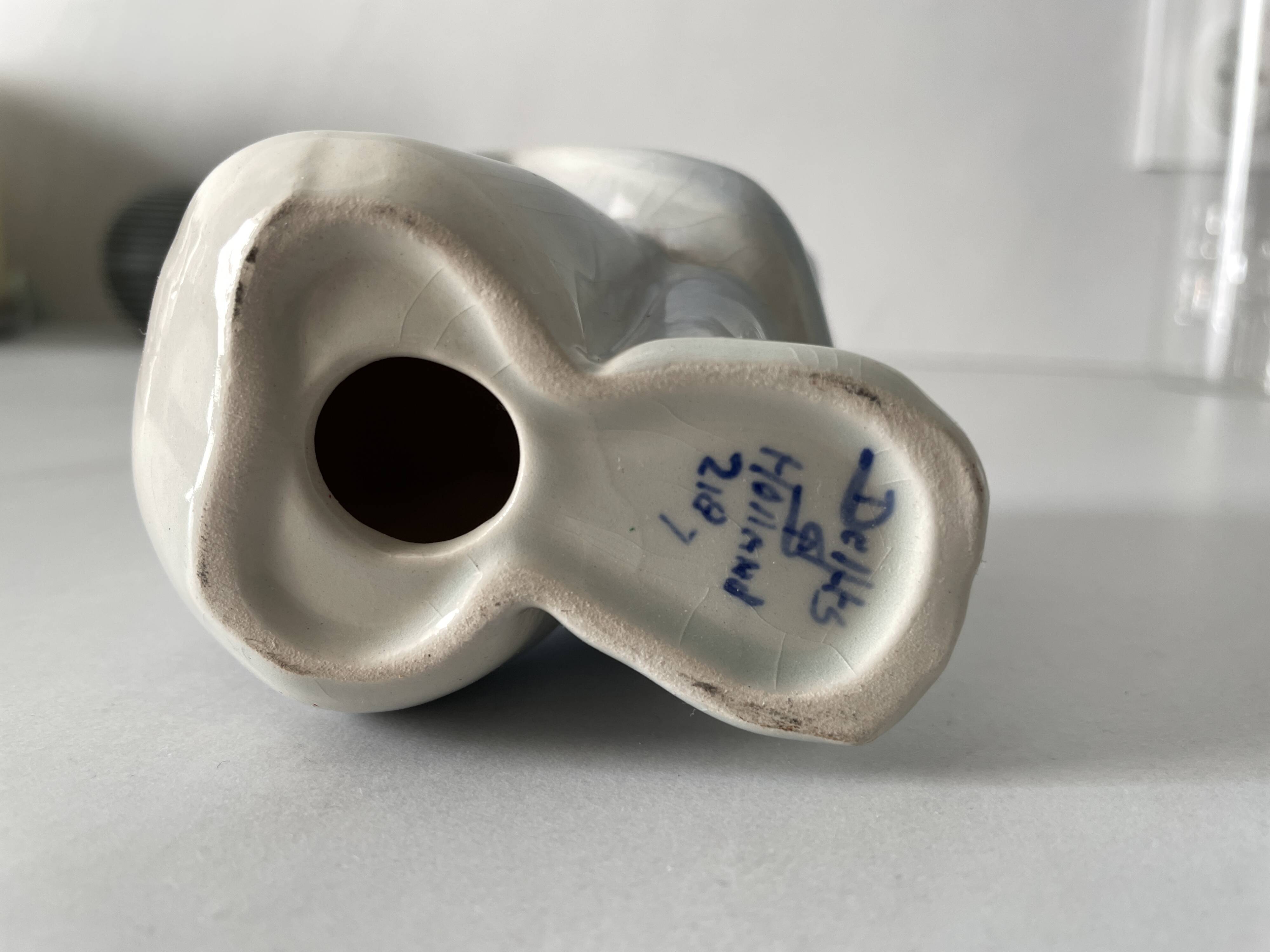 Rare statuette fillette delft signée et numérotée