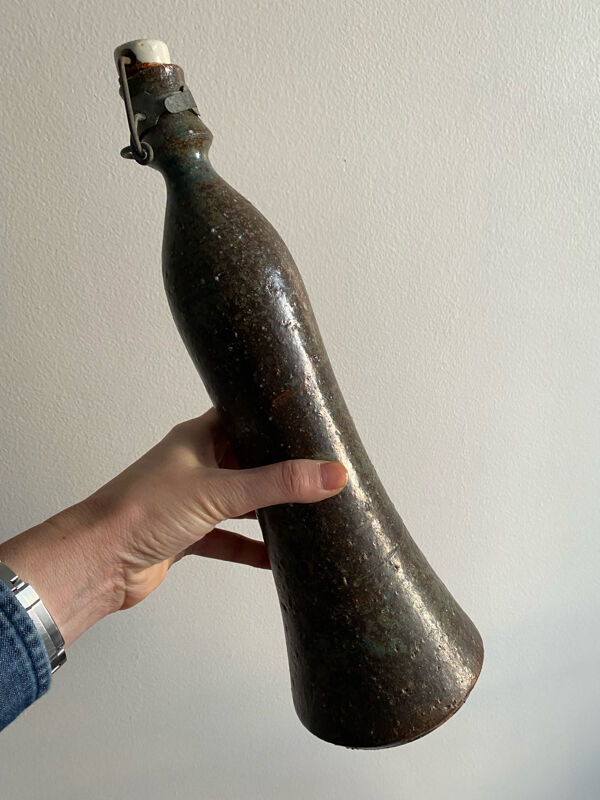 Bouteille en grès pyrité
