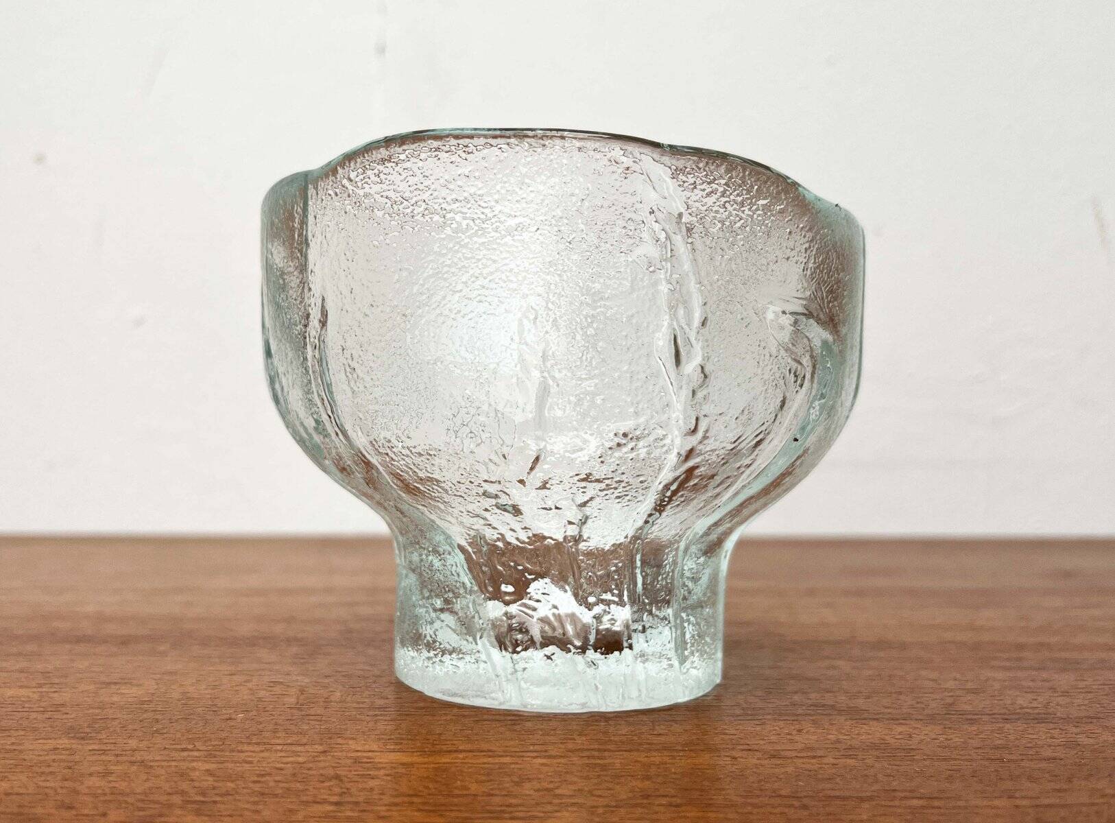 Modern glass bowl from the mid-century by Heiniä Kainalossa for Humppila, Finland, 1960s.