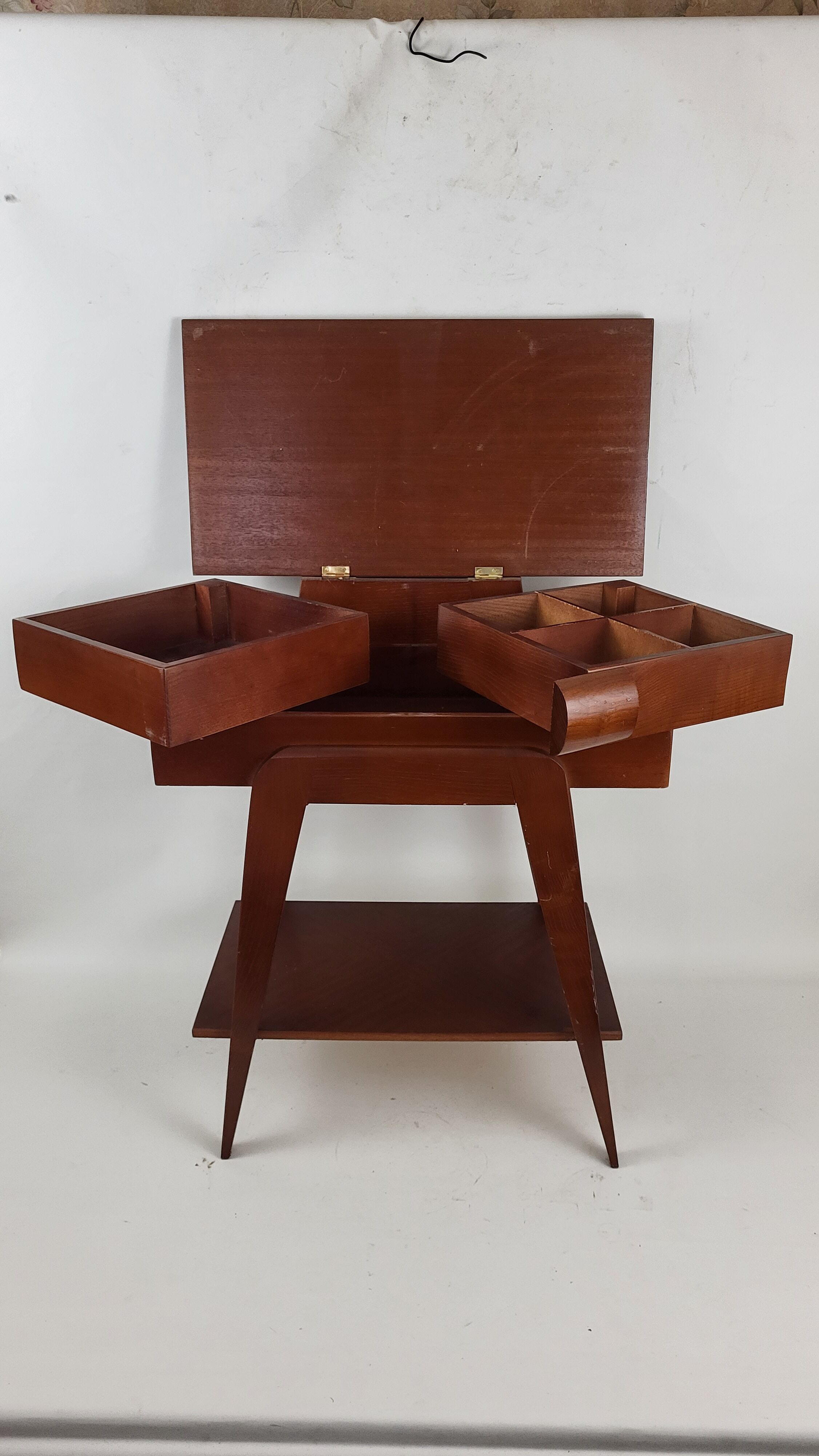 Scandinavian worker compass feet