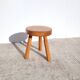 Tabouret bas tripode en frêne