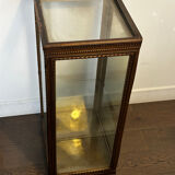 Counter display cabinet in wood and glass in Louis XVI style, 19th century.
