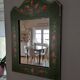 Miroir ancien en bois peint à la main polychrome vert forêt et roses rouges orangées