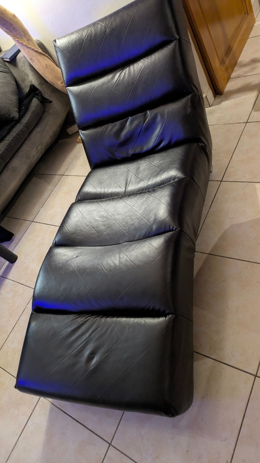 Black faux leather chaise longue