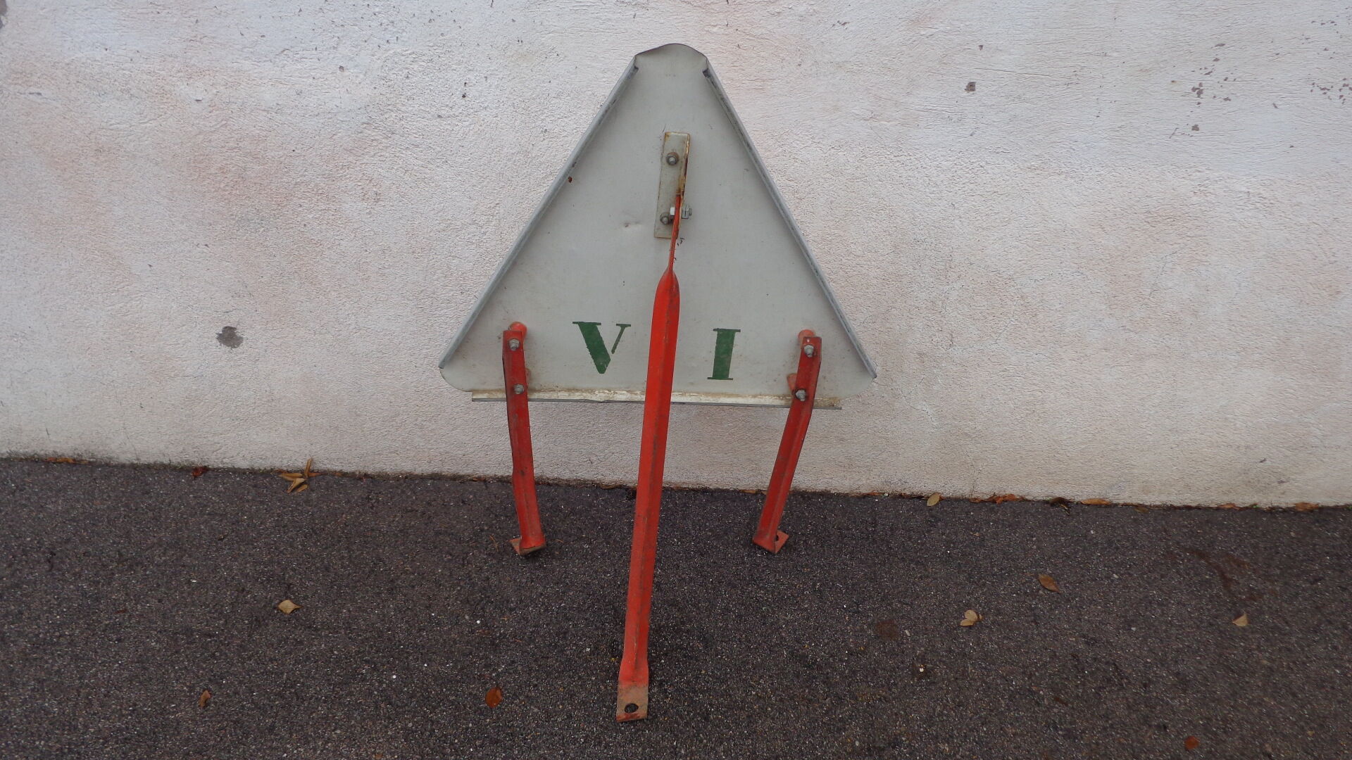 Slippery floor panel