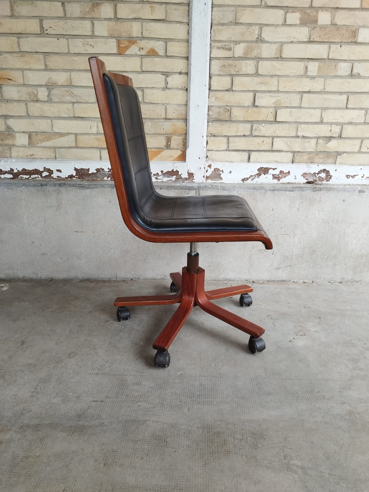 Scandinave armchair co.fe.mo - italy 1970