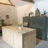 Central island counter