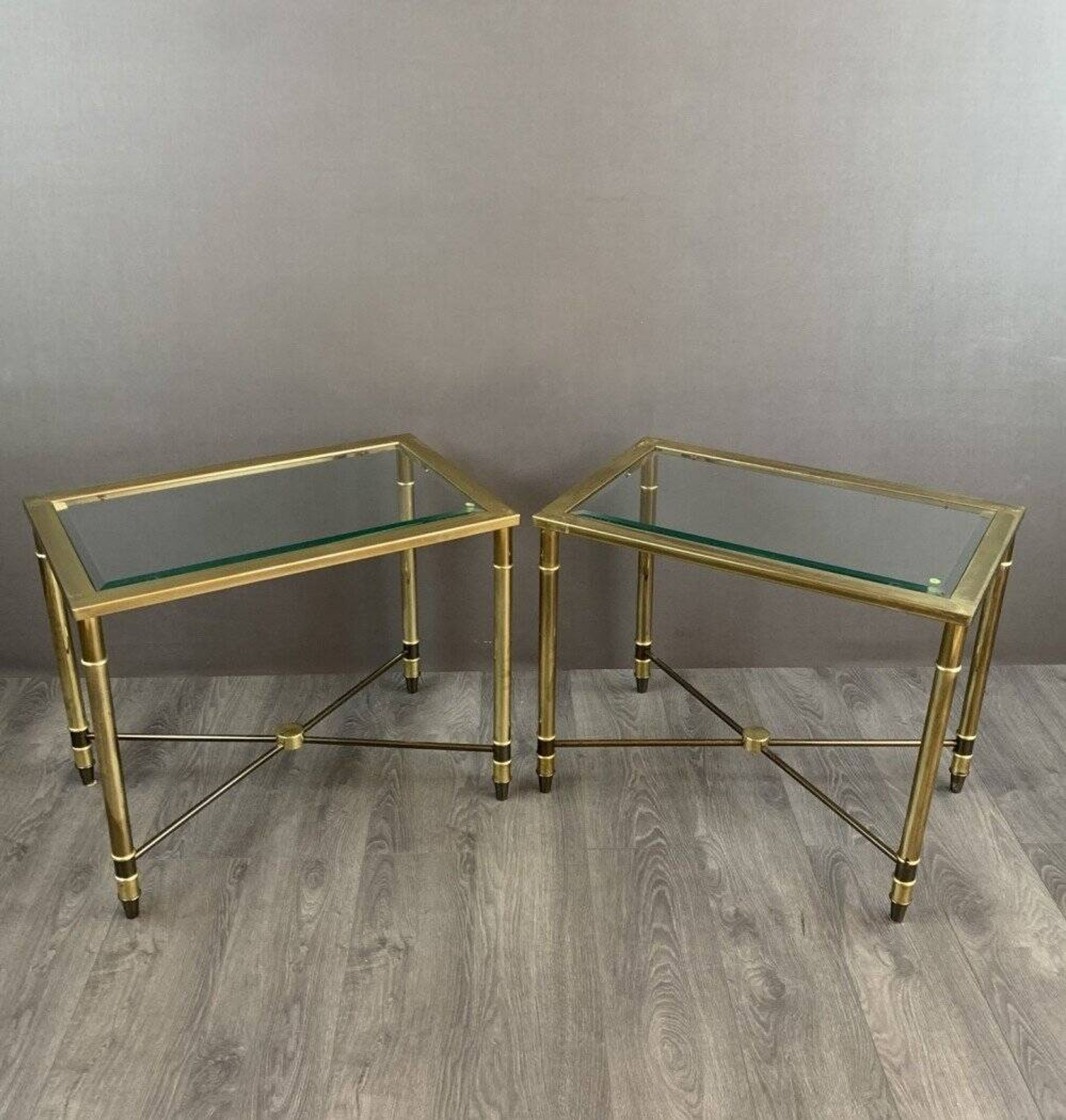 Paire de tables d’appoint en métal et verre, XXème siècle