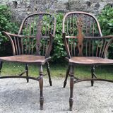 A pair of Windsor chairs in solid elm from the 1950s.
