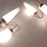 Appliques asymétriques en laiton et tulipe en opaline, années 50-60