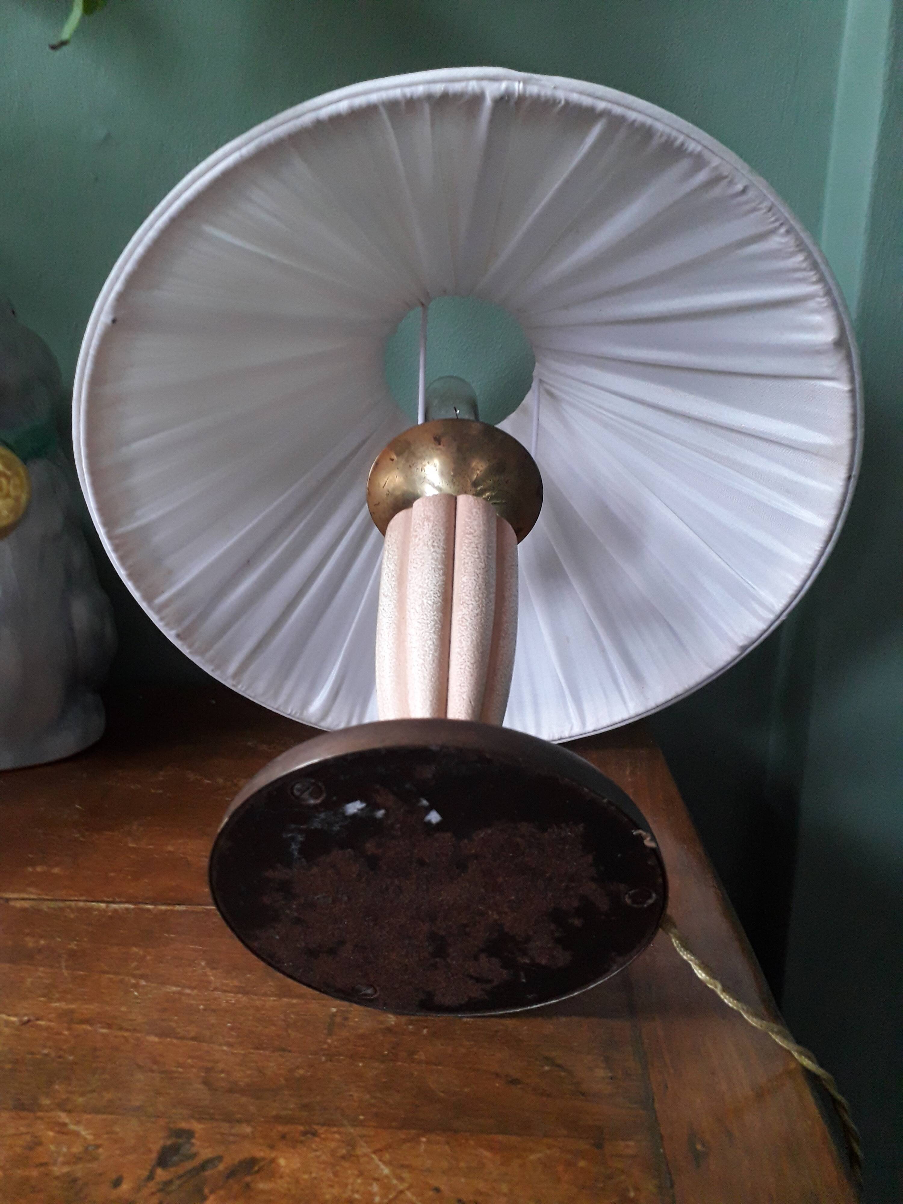 Vintage lamp from the 1940s with its pleated shade.