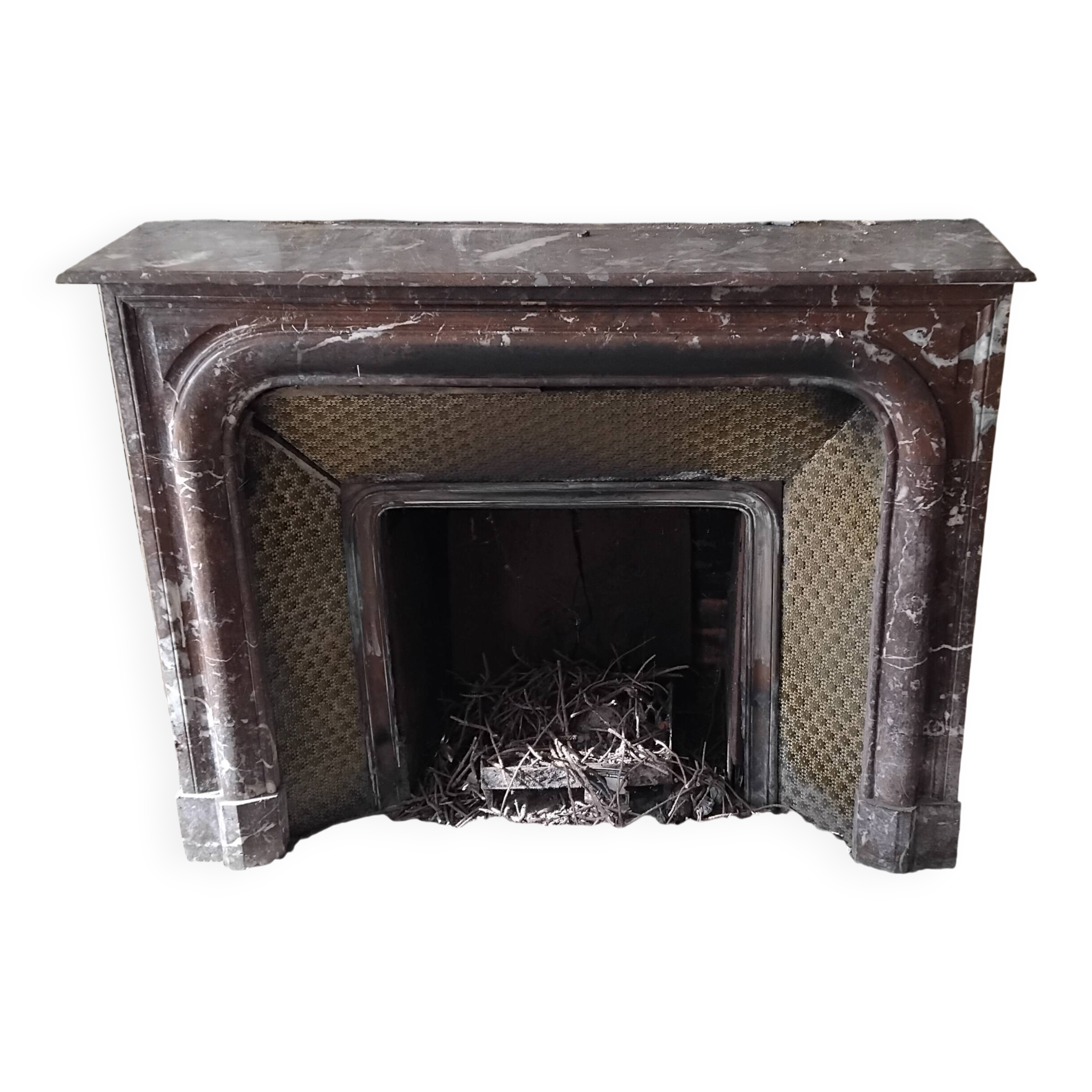Louis XIV style fireplace in veined Carrara marble and 19th-century ceramics.