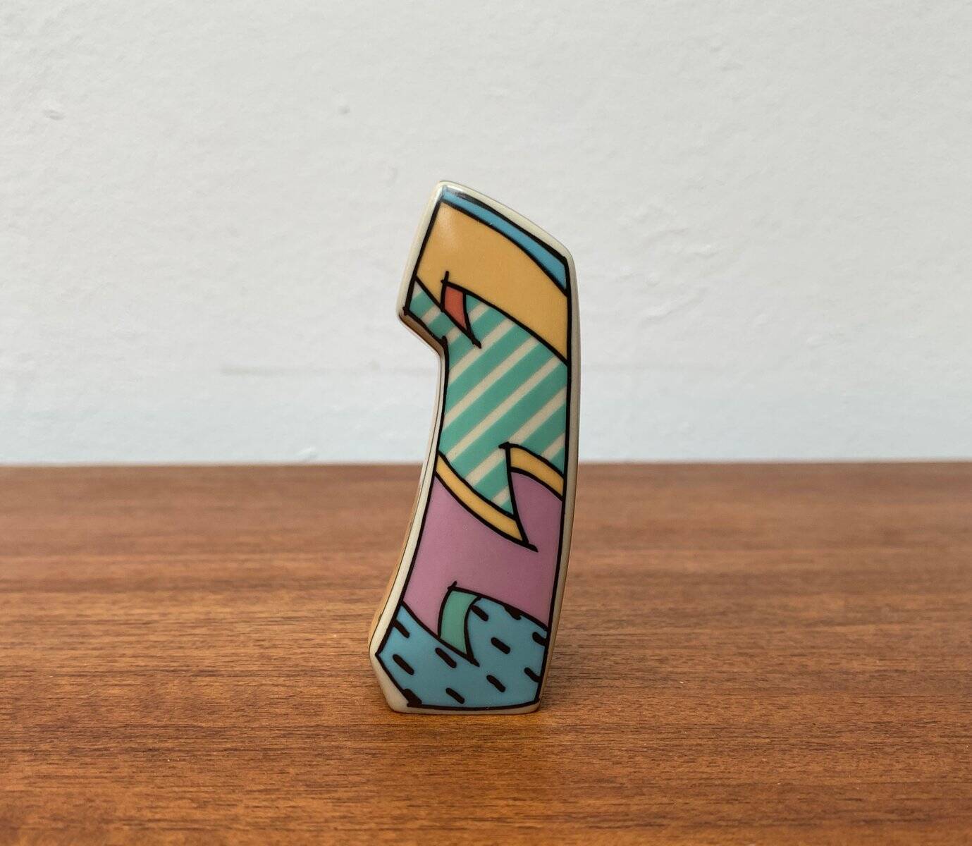 Série Postmoderne Flash Un Poivrier ou Salière par Dorothy Hafner pour Rosenthal, années 1980