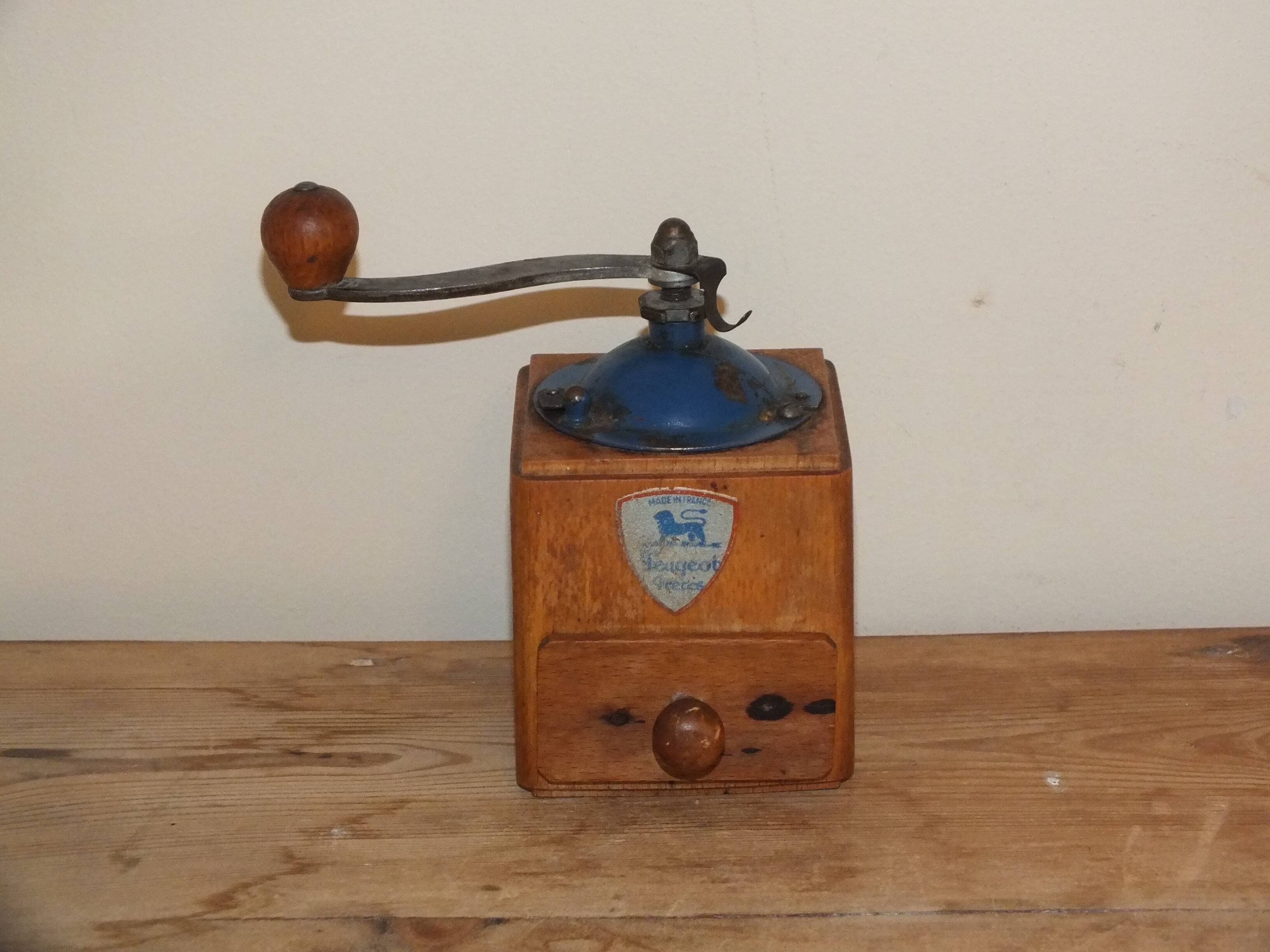 Old Peugeot Frères pepper mill