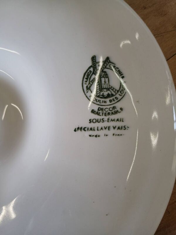 11 assiettes et 1 plat à huitres Moulin des Loups