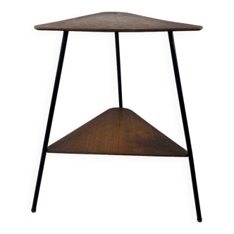 Tripod pedestal table