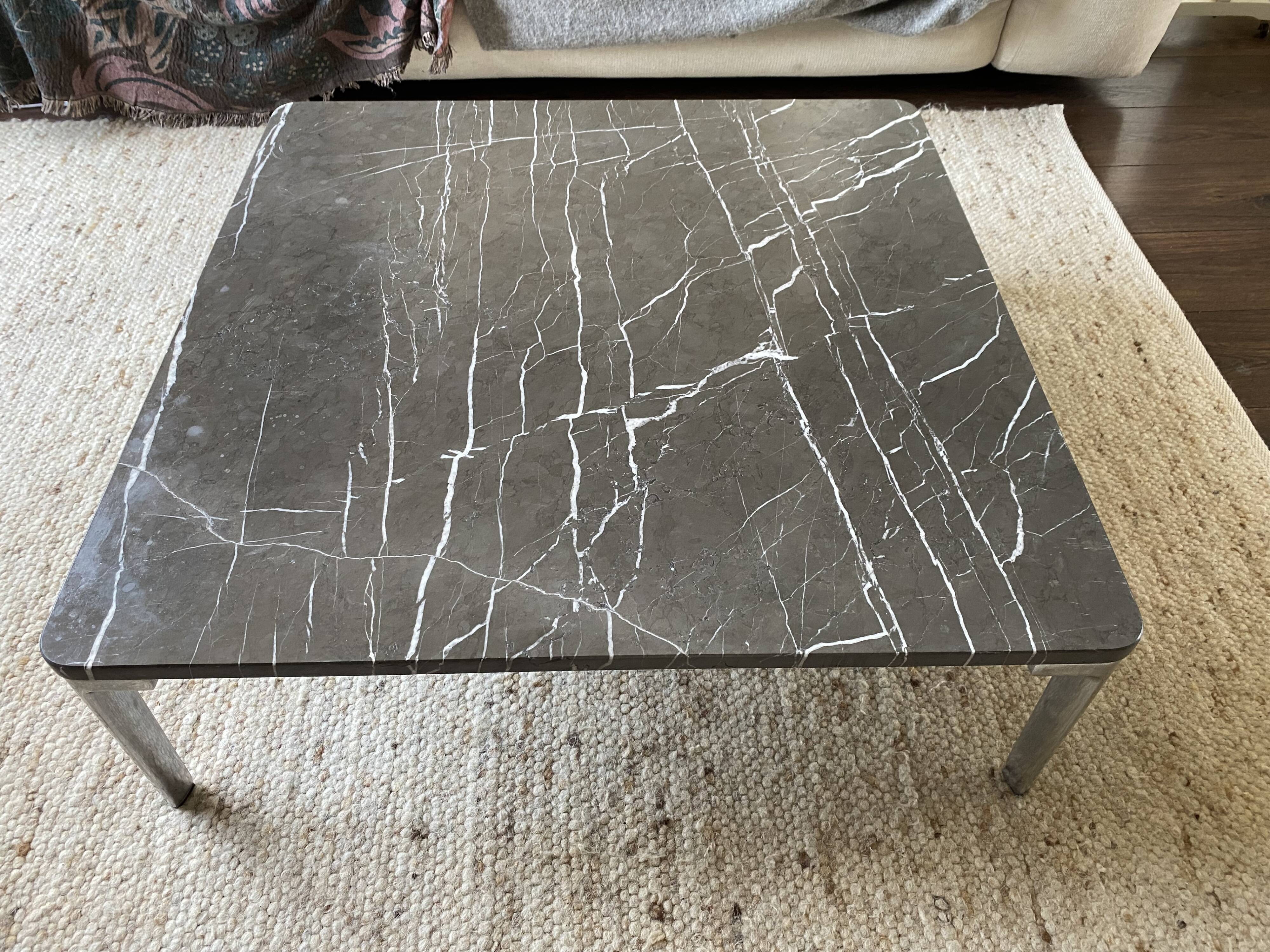 Table basse vintage et moderniste Rolf Benz en marbre et acier