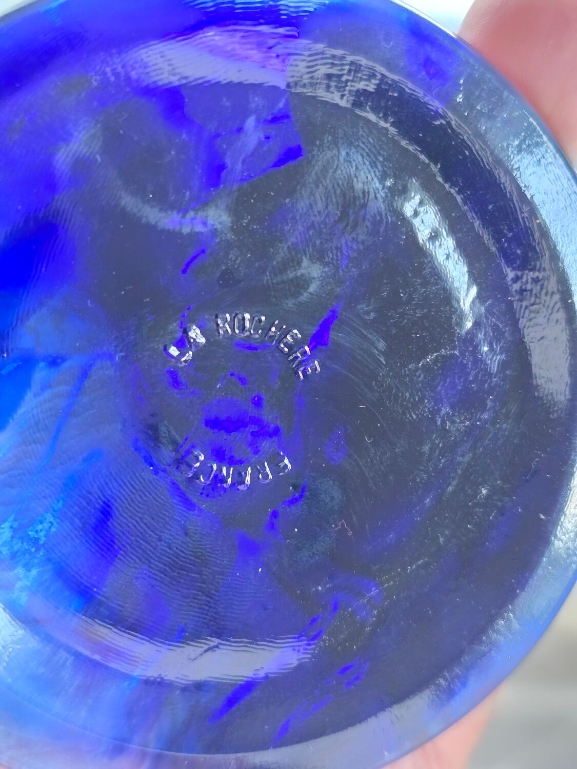 Coupe vintage La Rochère bleu cobalt sur pied