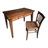 Table française ancienne en merisier avec chaise bistrot, vers 1900–1930