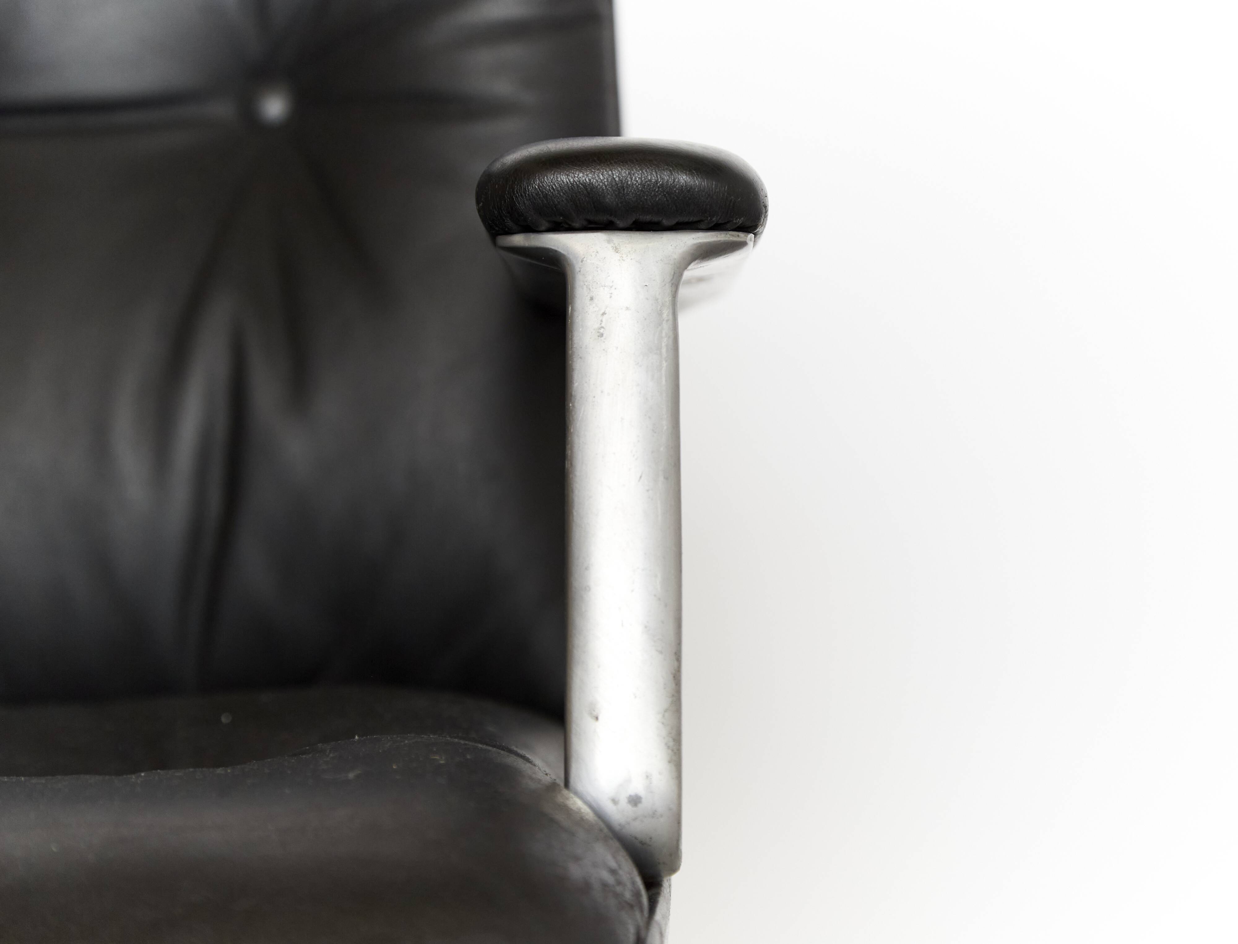 Osvaldo Borsani swivel Chair P125 for Tecno Milano