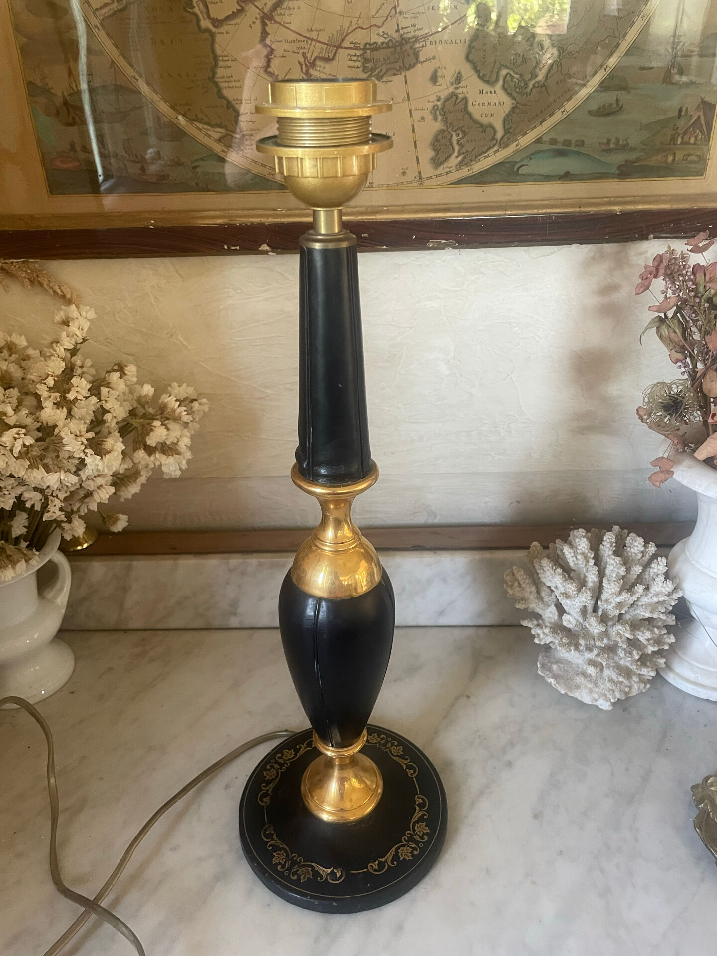 Black leather lamp Le Tanneur