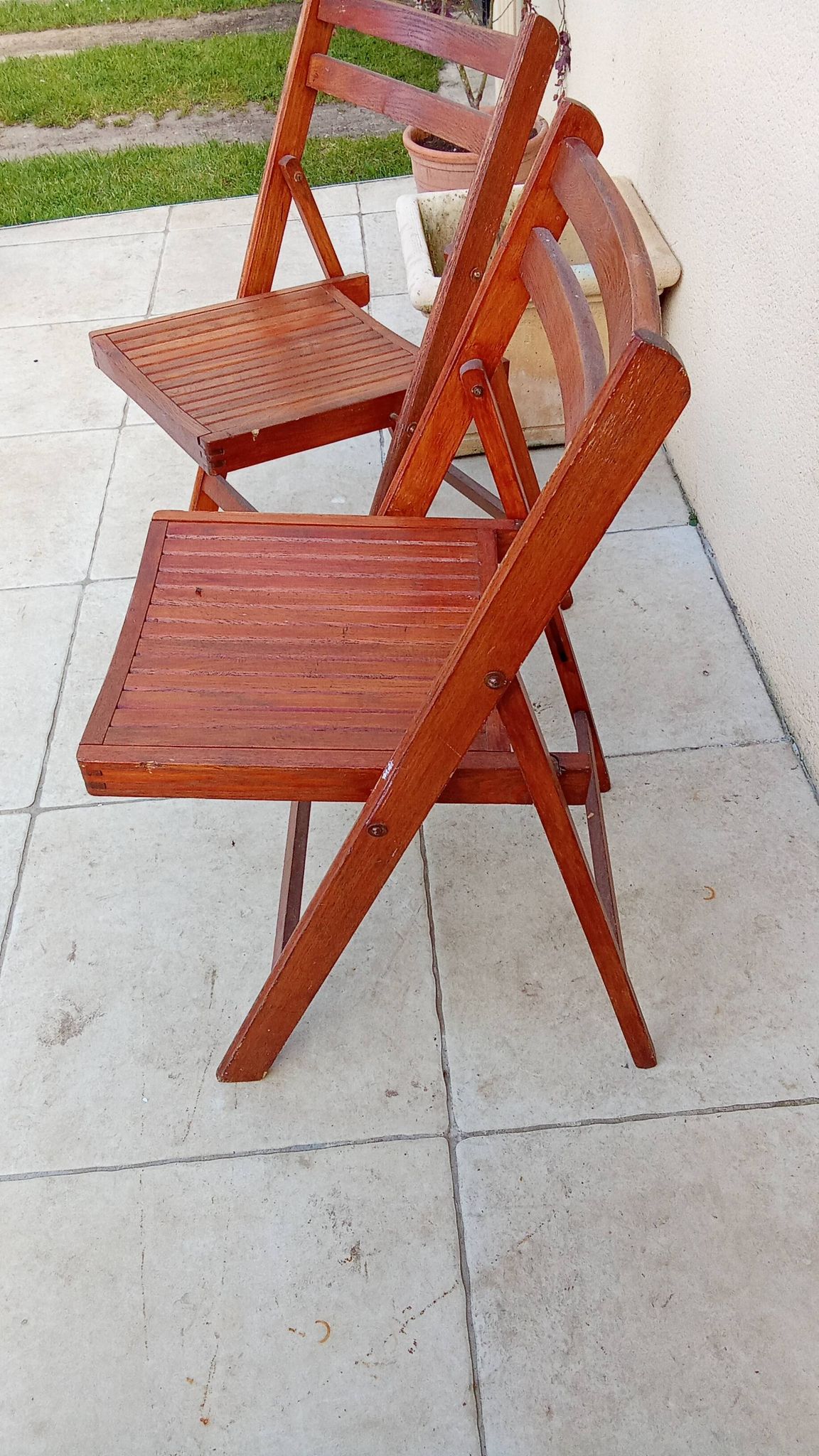 2 vintage folding chairs from the 1950s
