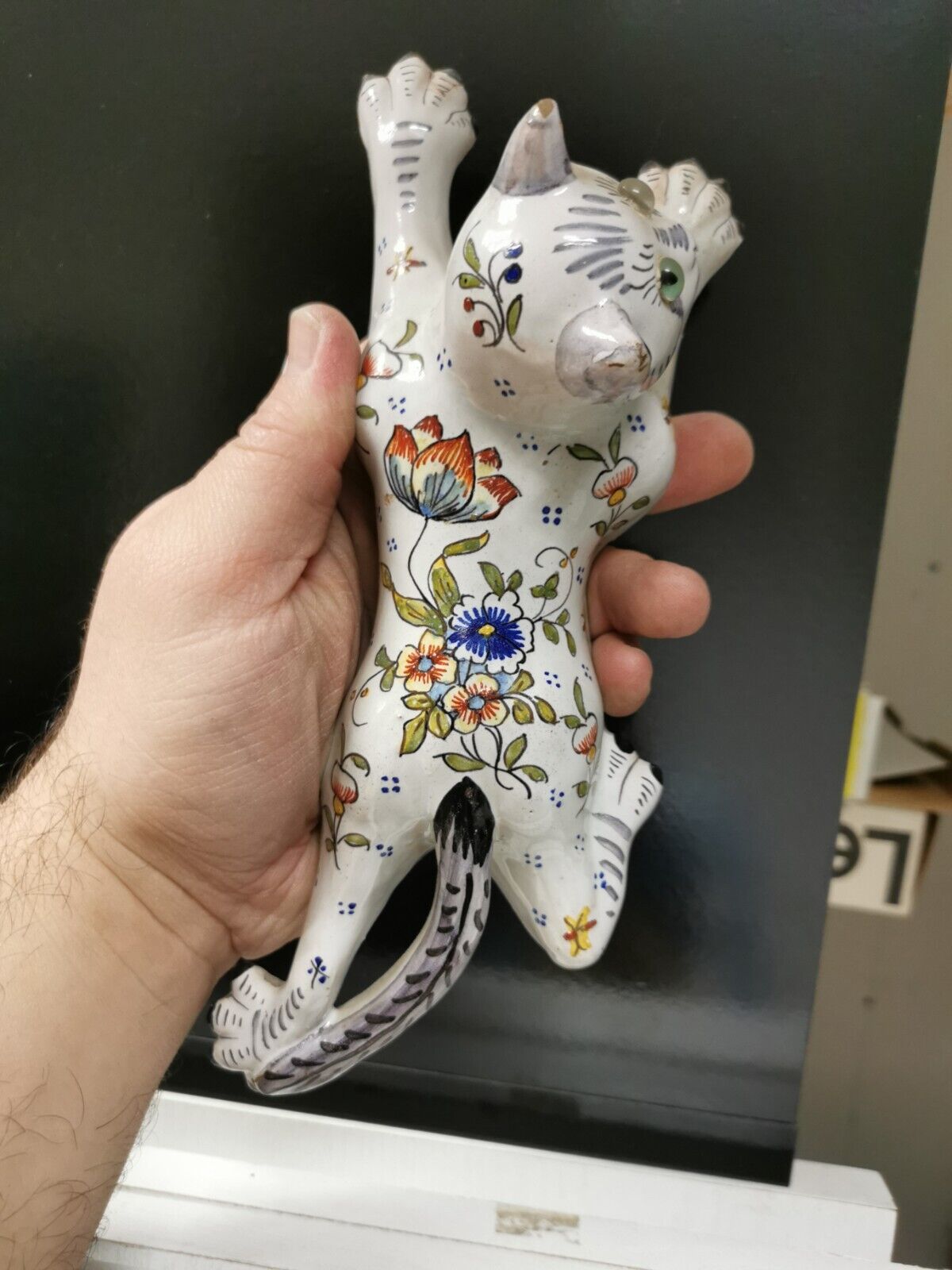 Bouquetière d'applique chat faïence desvres géo martel décor flowers