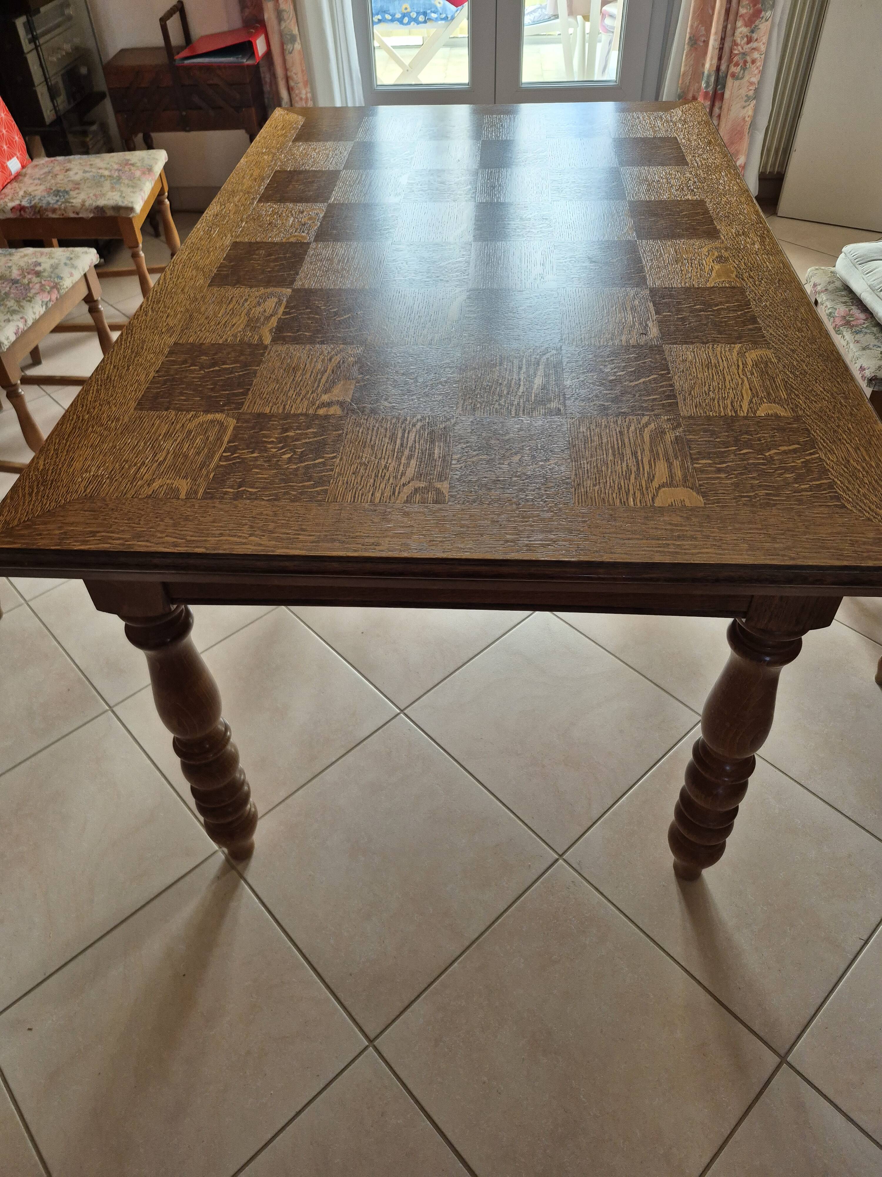 Solid oak extendable table
