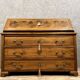 Commode scriban époque Louis XV en noyer, ronce et filets de marqueterie