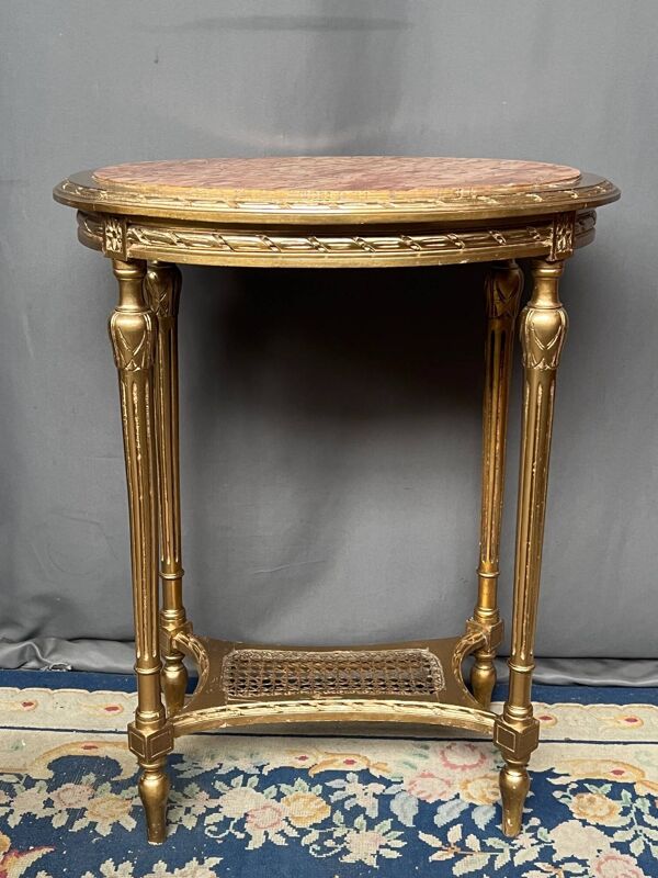 Table en bois doré de style Louis XVI français. Plateau en marbre. Fin du XIXe siècle.