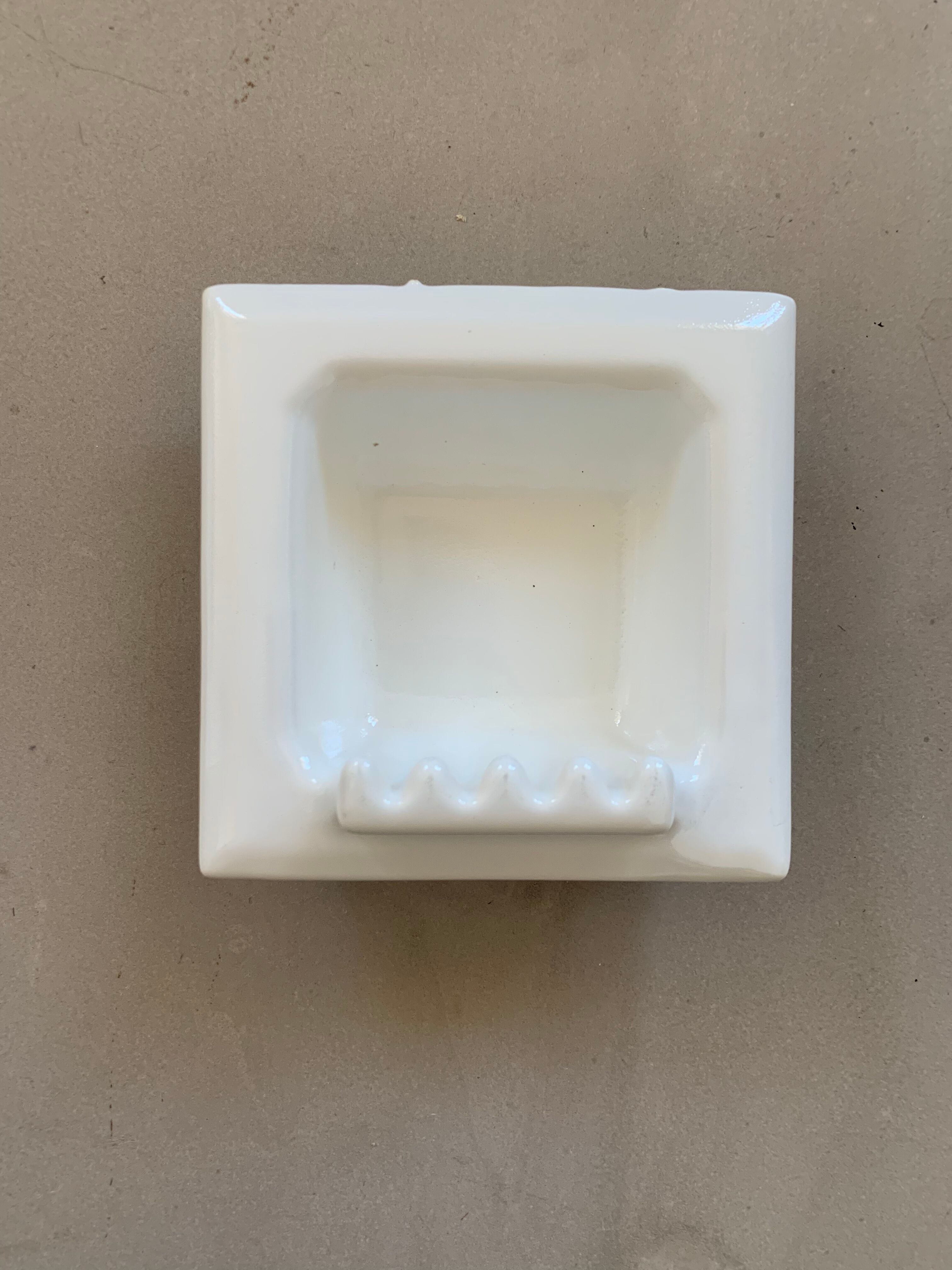 Built-in ceramic wall soap dish