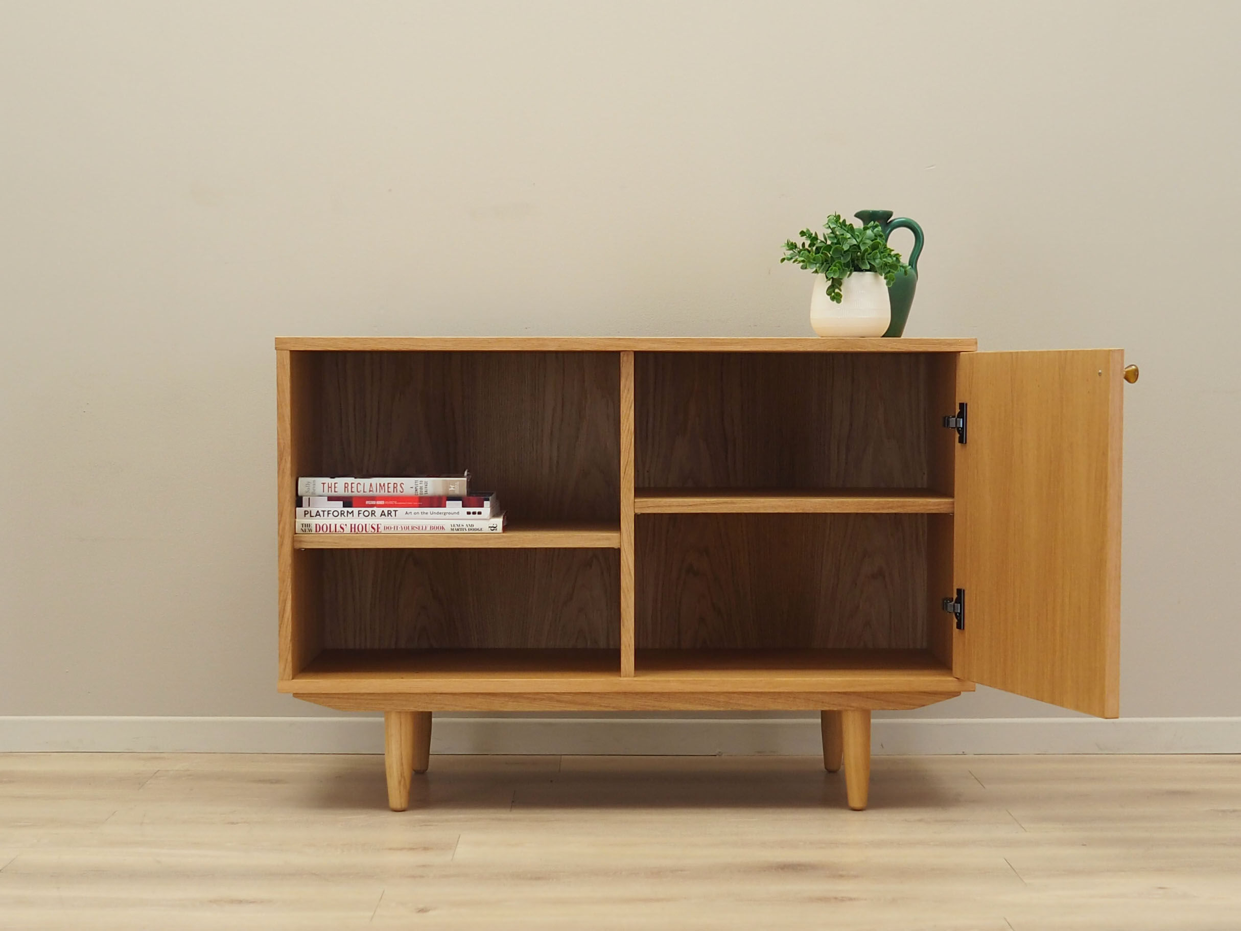 Buffet en chêne, design danois, années 1990, production: Danemark