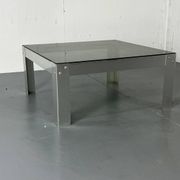 Table basse en aluminium et verre minimaliste de style moderniste du milieu du siècle, années 1970.